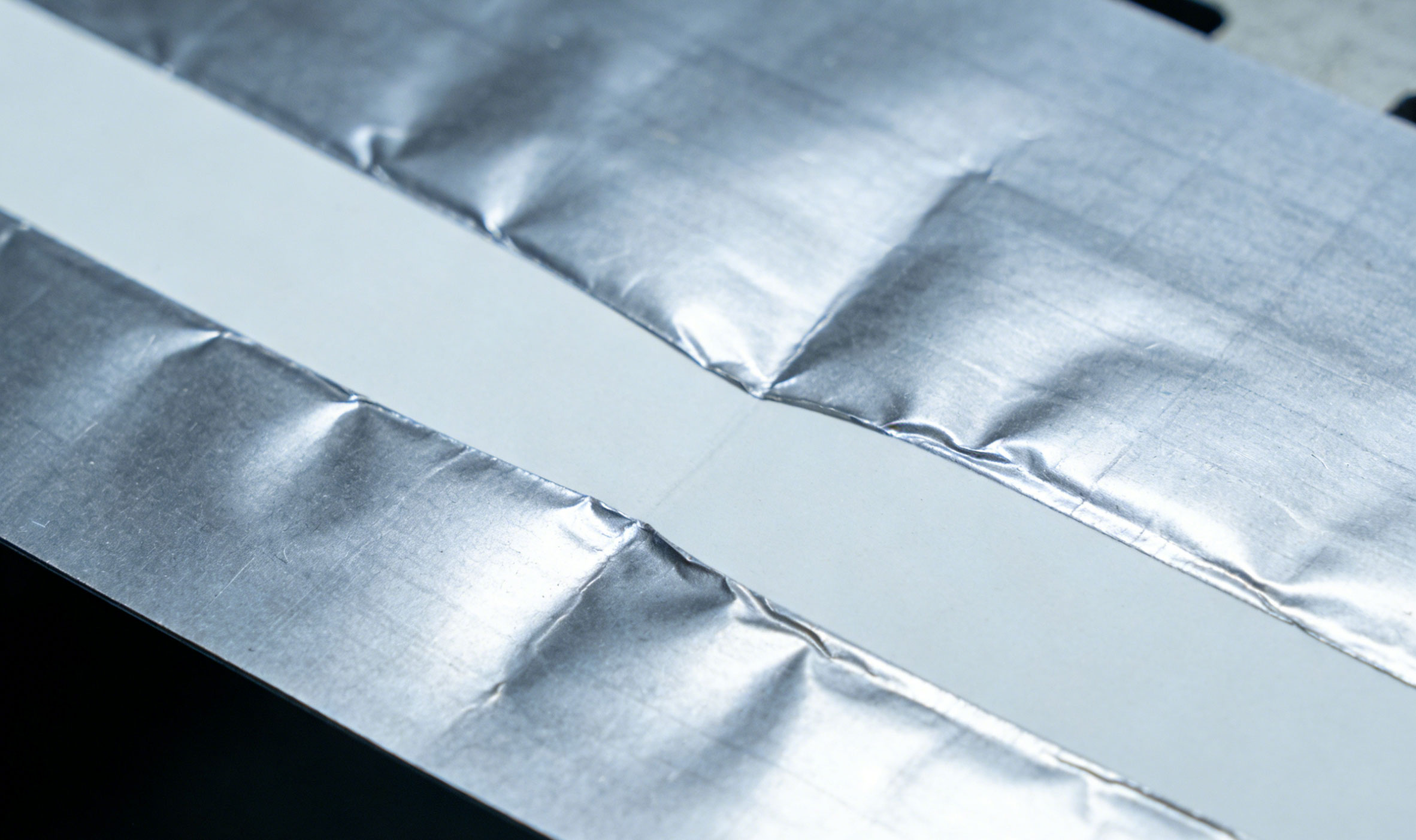 锂电池极片辊压留白区褶皱问题分析与改善对策